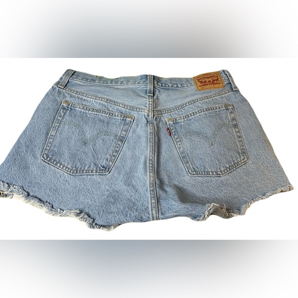 Like New Levi’s 501 Light Blue Cutoff Shorts - Picture 6 of 10
